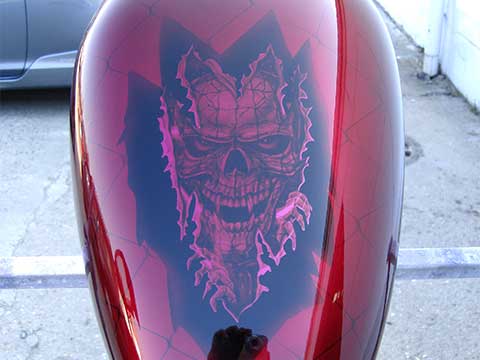 Designlackierung Motorradtank Totenkopf